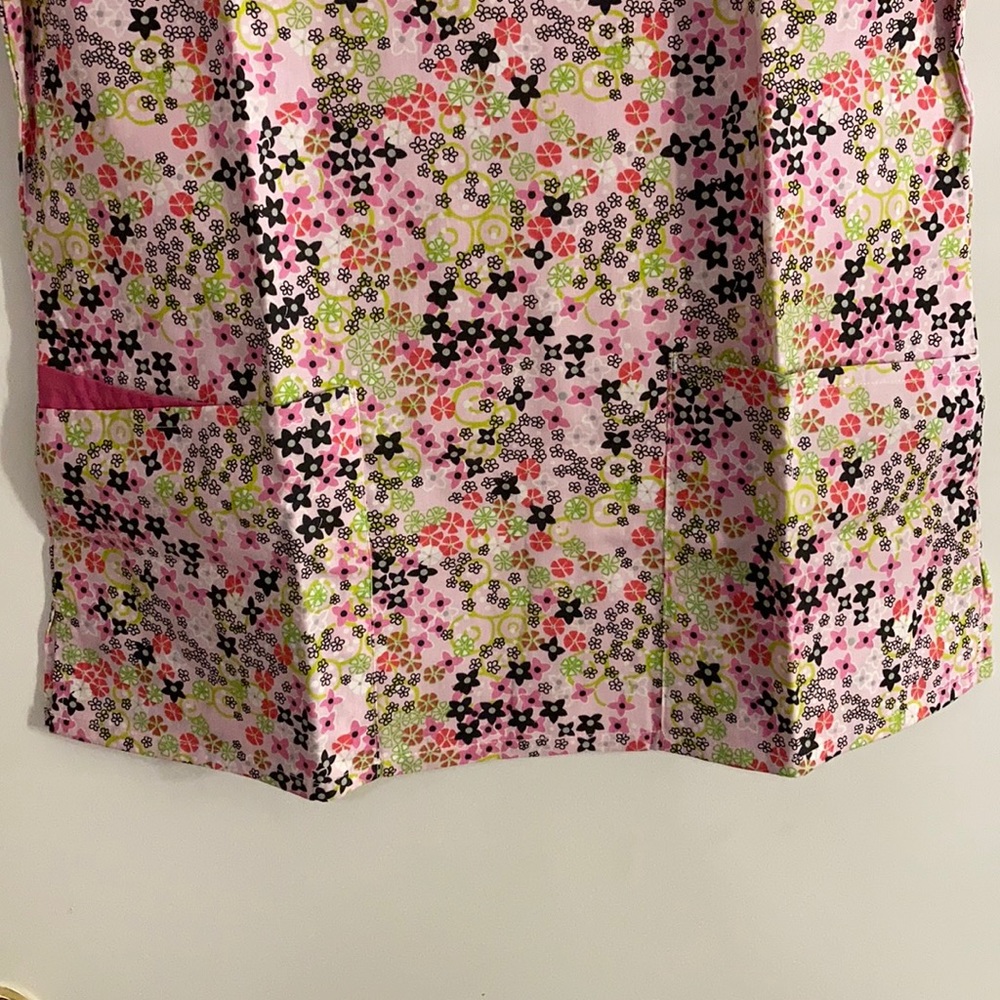 Scrub top - Picture 3 of 5